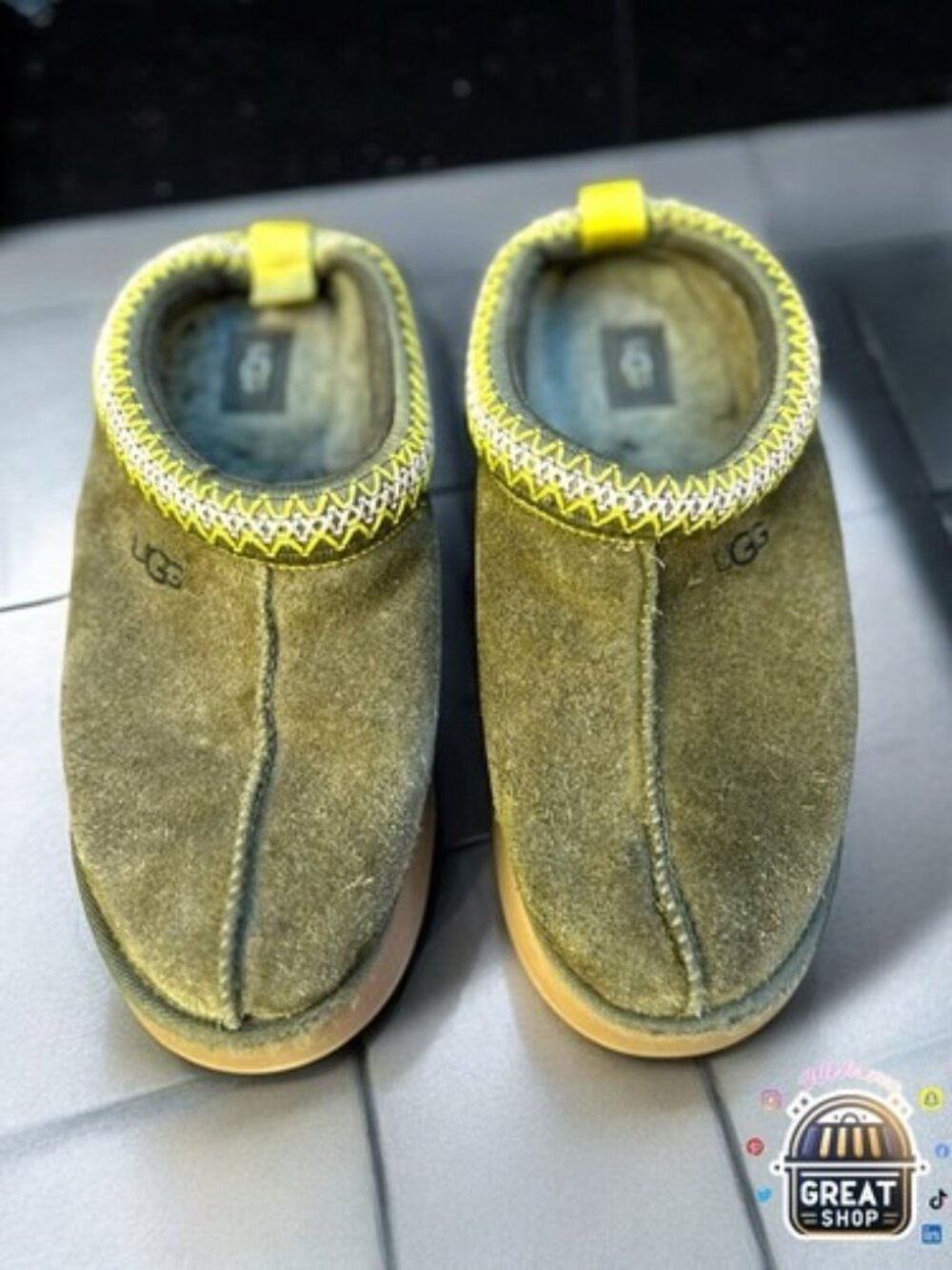 UGG TAZZ size 8 WOMEN / Unisex SLIPPERS SUEDE BURNT OLIVE UK 6 /EU 39